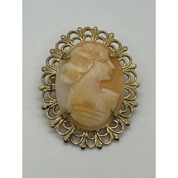 Coro Shell Cameo Brooch Gold-Tone Oval 1.5 Inches 1950s Vintage Jewelry - Picture 4 of 16